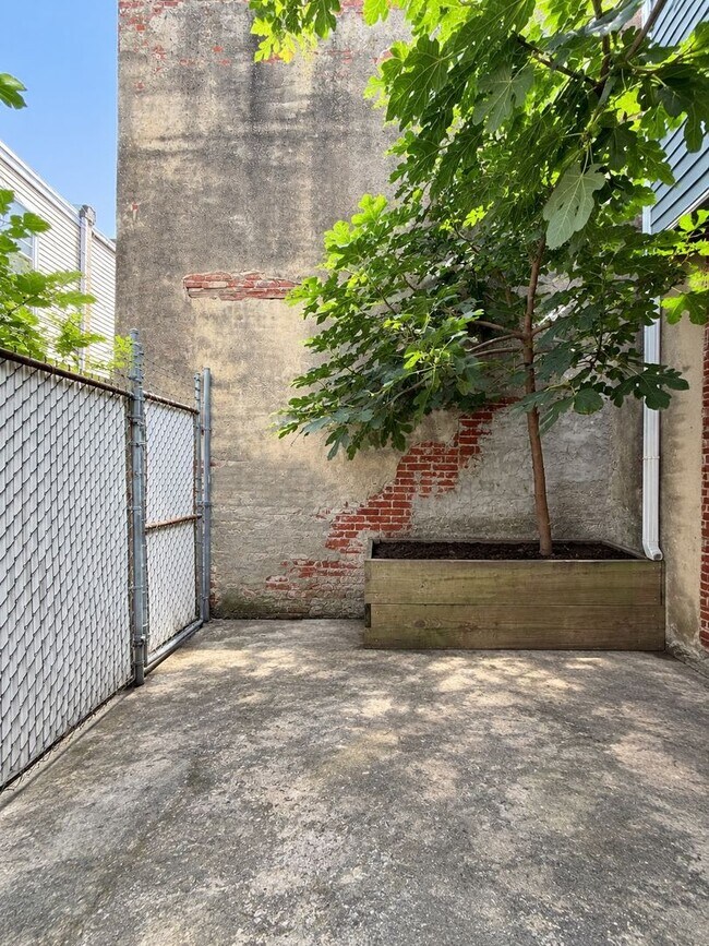 Building Photo - 413 Union St