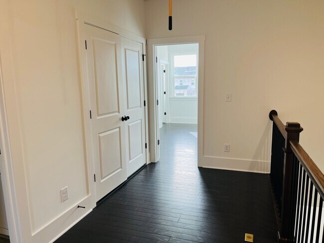 Building Photo - LIKE NEW IN PARK VUE! Townhome located across from Westside Park in Atlanta! MUST SEE!