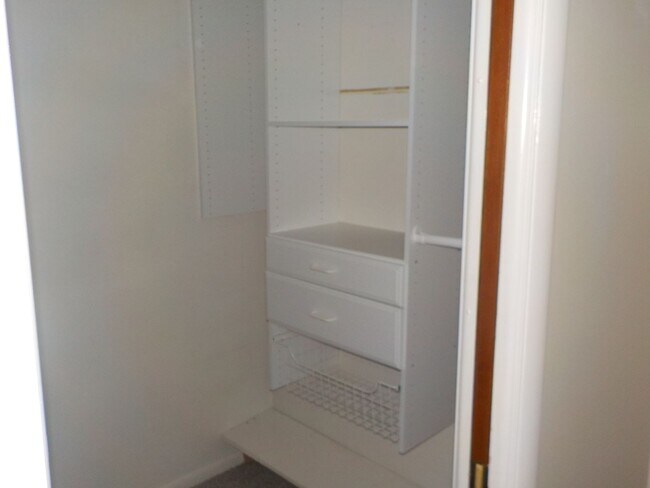 Closet - 101 S Bunker Hill Dr
