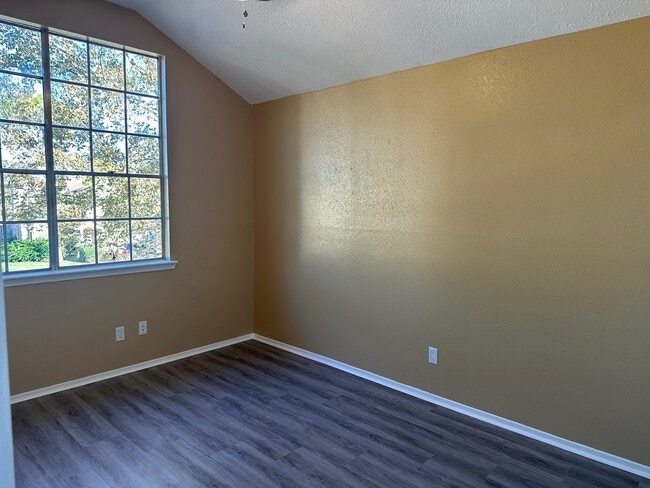 Building Photo - 147 Cotton Dr