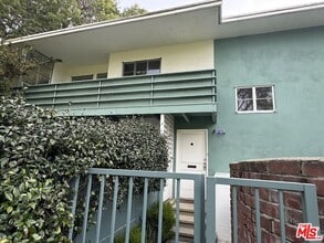 Building Photo - 5259 1/2 Village Green