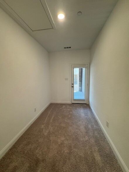 Building Photo - 4152 Kearsage Dr