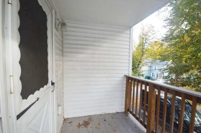 Building Photo - 38 Cascade St