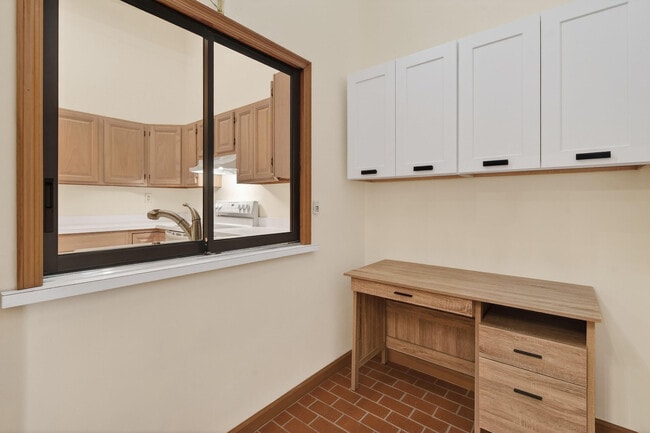 Building Photo - 6016 Pompano St