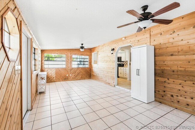 Building Photo - 1430 SE Ocean Ln