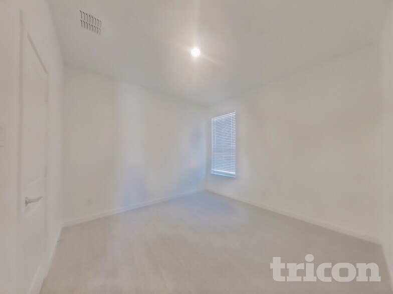 Building Photo - 448 Lone Star Dr
