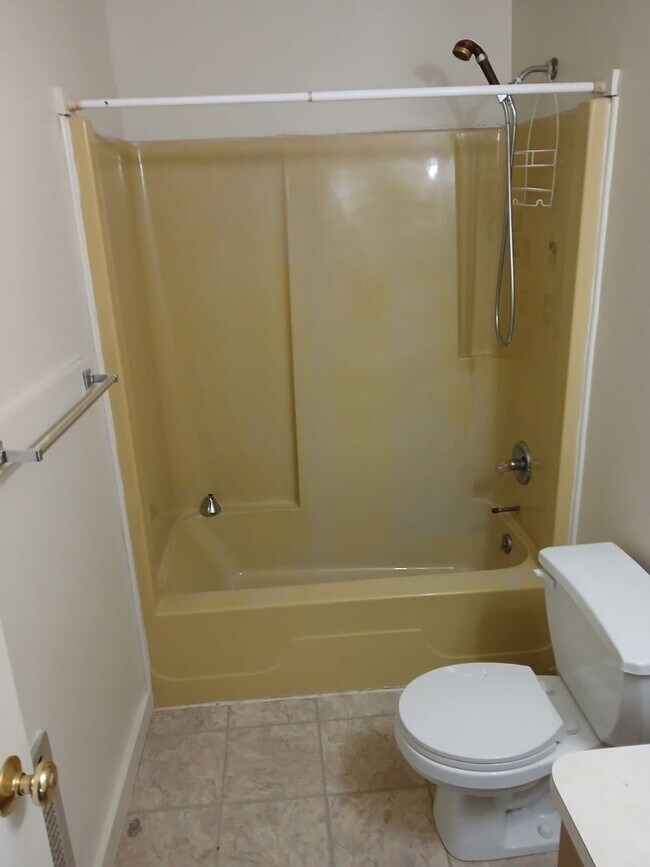 Building Photo - RANCH STYLE 3 BEDROOM DUPLEX FOR LEASE