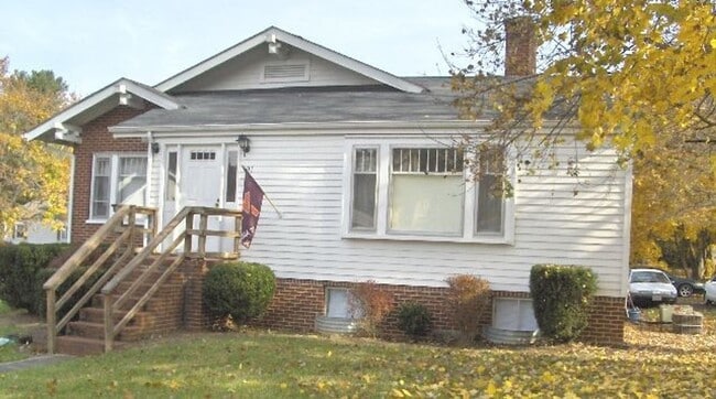 Primary Photo - 901 S Main St