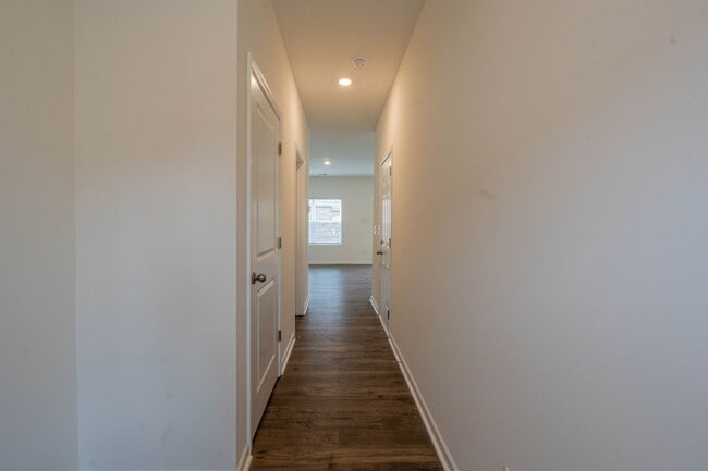 Building Photo - Beautiful newly constructed 3 bed and 2.5 bath townhouse with garage in the heart of jonesborough.