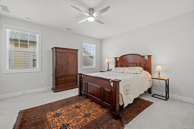 Building Photo - Like new townhome in Wykoff!