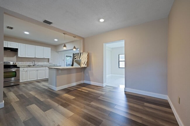 Building Photo - 14110 Van Buren St