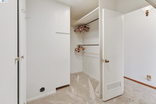 Building Photo - 1450 Kolln St