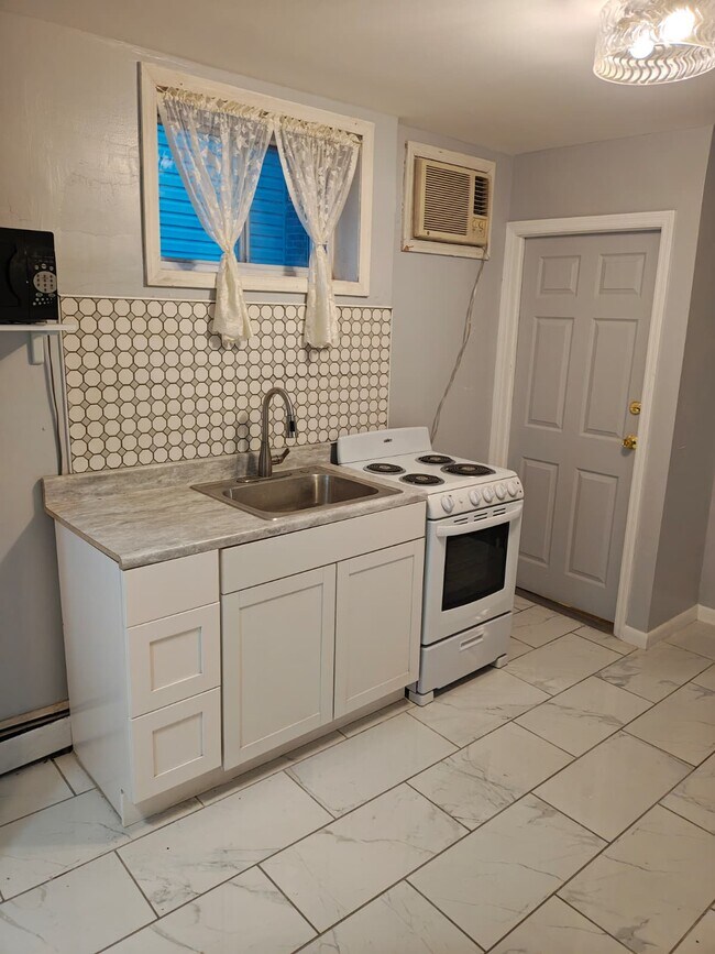 Building Photo - 645 E St Georges Ave