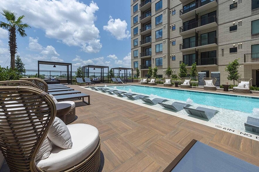 Building Photo - 2727 Albany St