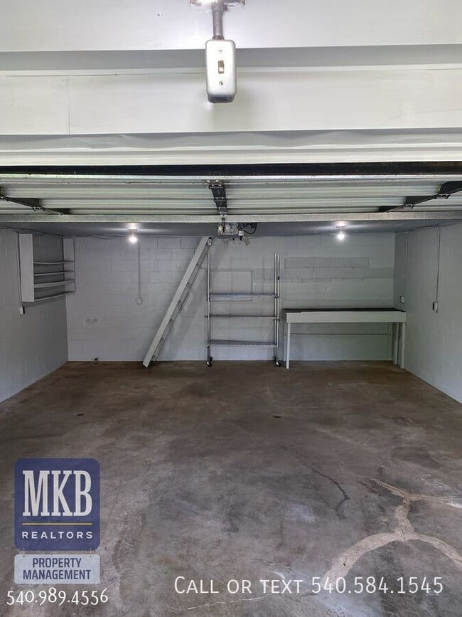 Building Photo - 6099 Franklin Rd