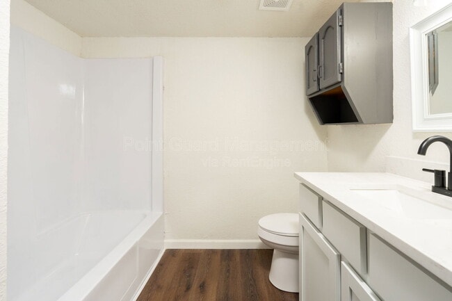 Building Photo - 750 W Dayton Ave