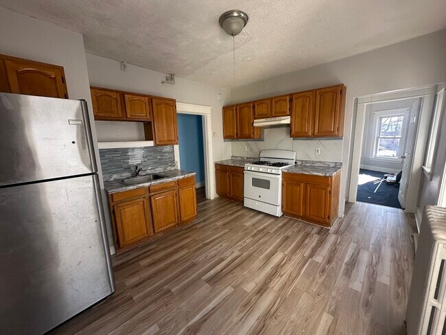 Building Photo - 124 Kendall St