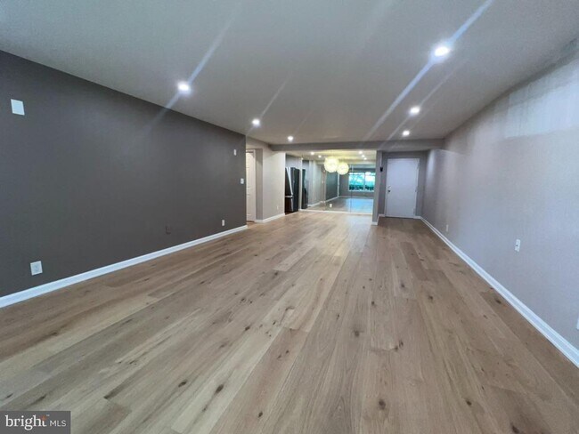Building Photo - 7600 Tremayne Pl
