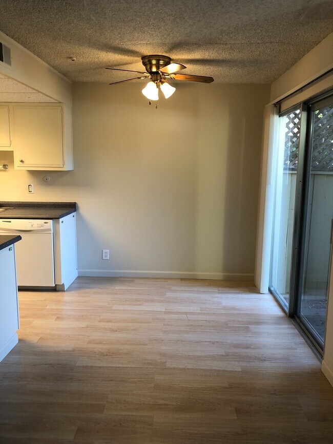 Building Photo - rh2045MountOlive