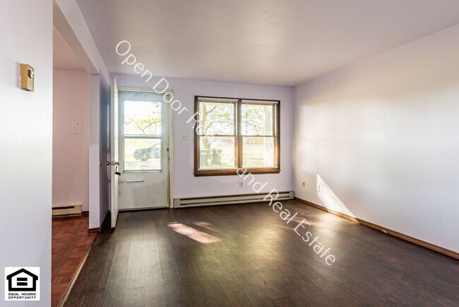 Building Photo - 701-703 Lake Ave