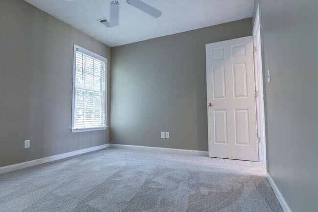 Building Photo - 3360 Shallowford Green Dr