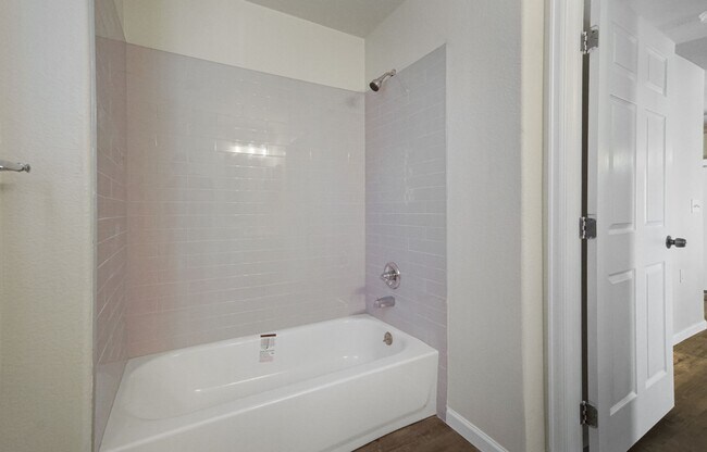 Building Photo - Great two bedroom, one bath near airport. AVAILABLE BEGINNING 6/17/26