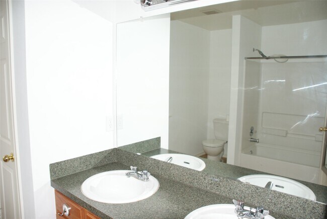 Building Photo - 8415 Reterio Dr