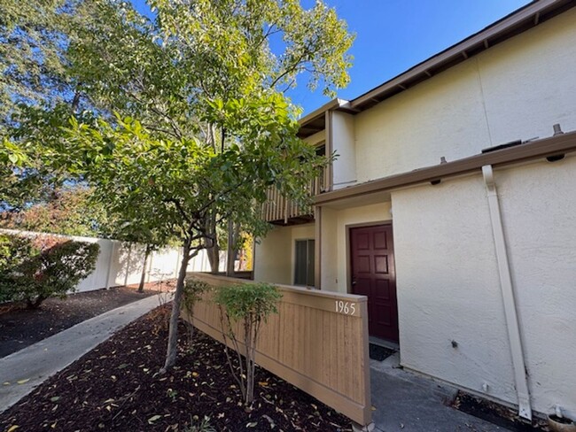 Primary Photo - Beautiful updated 2 bedroom condo in Sunse...