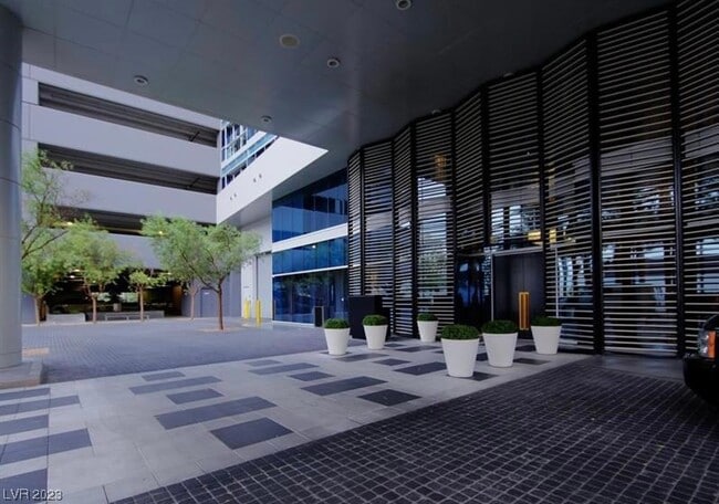 Building Photo - 4471 Dean Martin Dr