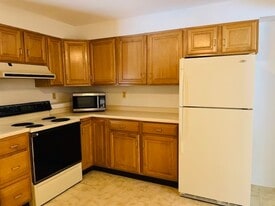 Building Photo - 105 Huntingtown Rd