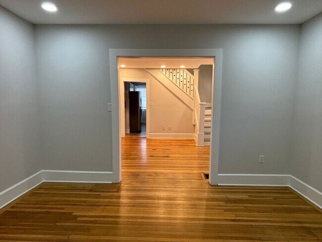 Building Photo - 2 Bed, 2 Bath Minutes from Downtown!