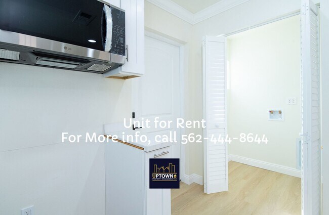 Building Photo - House - 2 Bedrooms / 2 Baths / Commerce