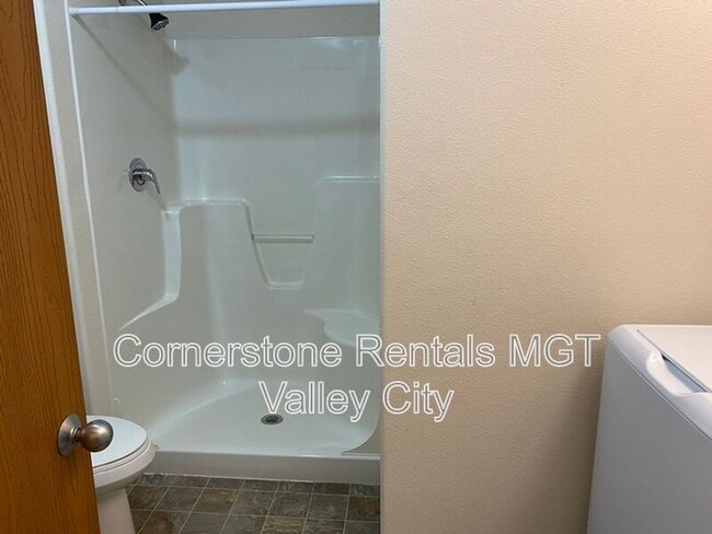 Building Photo - 508 10th Ave SE