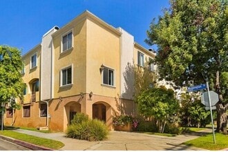 Building Photo - Beautifully Updated Condo in NoHO