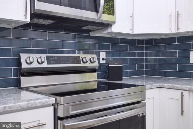 Building Photo - 2810 S Arlington Ridge Rd