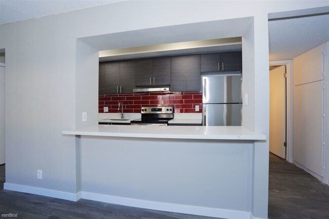 Primary Photo - 939 E Flamingo Rd