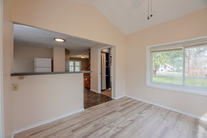 Building Photo - 133 River Meadow Dr