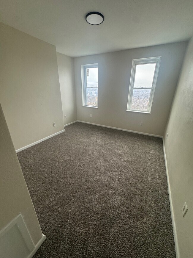 Building Photo - 545 Stokes Ave