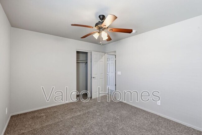 Building Photo - 2949 E Isaiah Ave