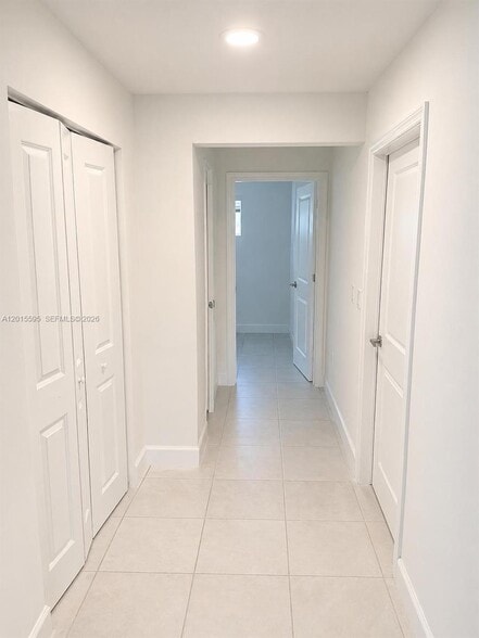 Building Photo - 6835 Broadwater Ln