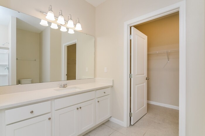 Building Photo - 324 Kenilworth Dr