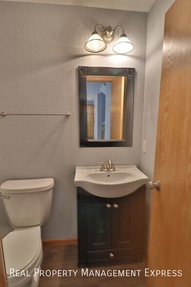 Building Photo - 3 Bedroom Duplex in Eastern Sioux Falls!