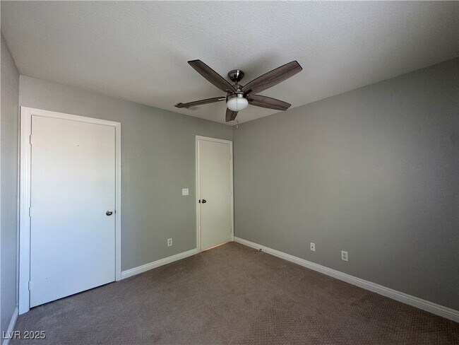 Building Photo - 2425 Island Paradise Ave