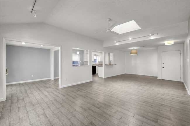 Building Photo - 9 Birchcane Dr