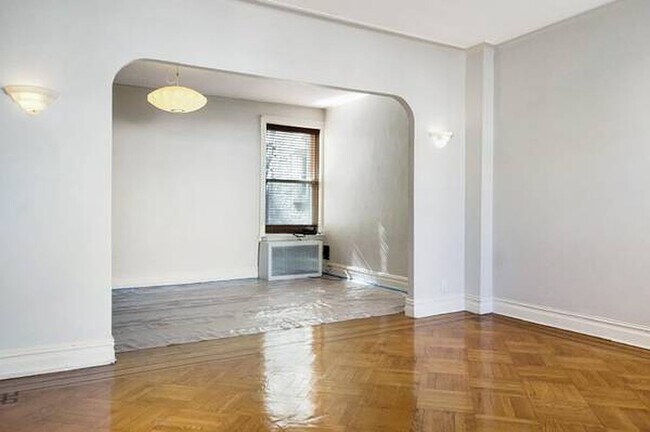 Building Photo - 24 70th St