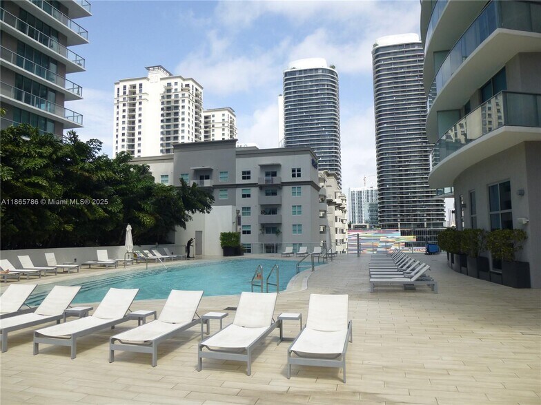 Building Photo - 1100 S Miami Ave