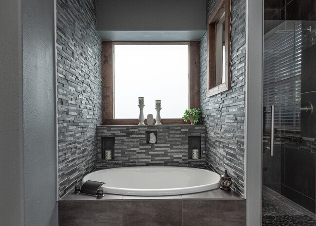 Building Photo - 1310 Big Pines