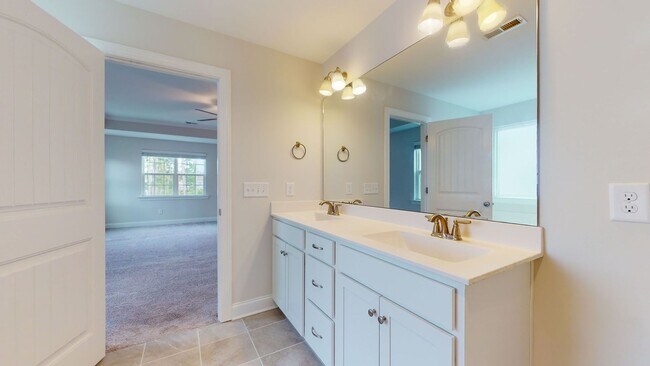 Building Photo - 507 W Red Head Cir