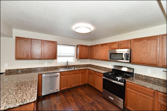 Building Photo - 7065 Falling Leaf Cir