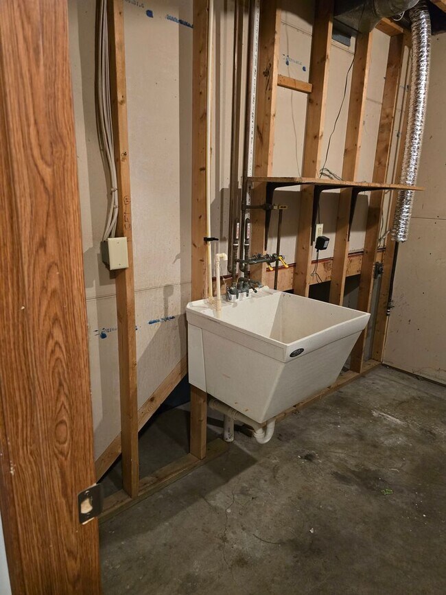 Building Photo - 1627-1629 Rustic Drive
